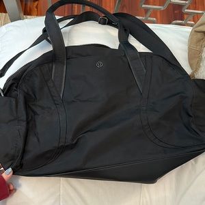 Black lululemon gym bag